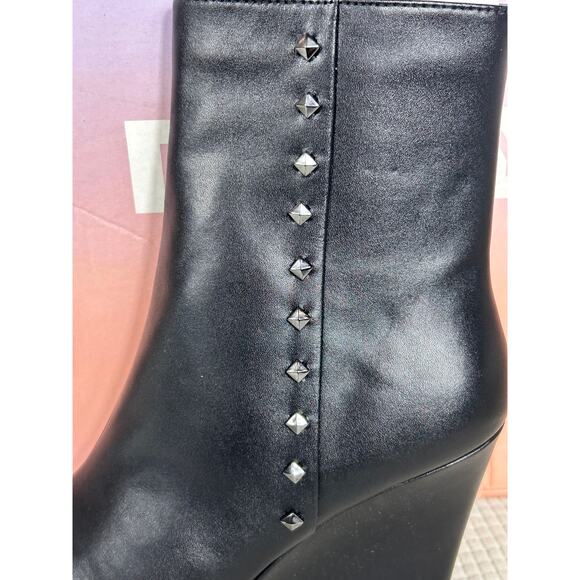 Lisa Vicky Sassy-V Black Zippered Pull on Leather Boots, Size 6.5, NWB - Picture 6 of 7